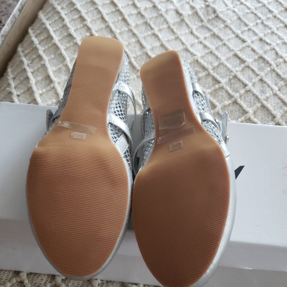 Shoes - Picture 3 of 4
